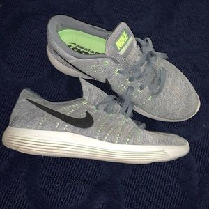 USED Nike fly knit running sneakers grey
